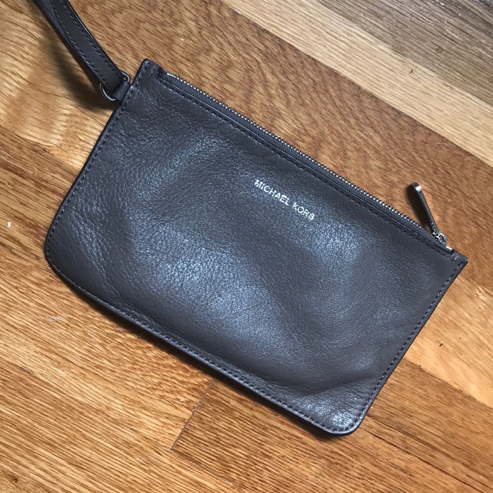 Michael Kors - Wristlet